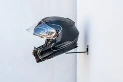 Helm Houder Muurstandaard MC Essentials -Motorfietsuitrustings Winkel P1270006 9a42